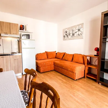 Curic Apartment *